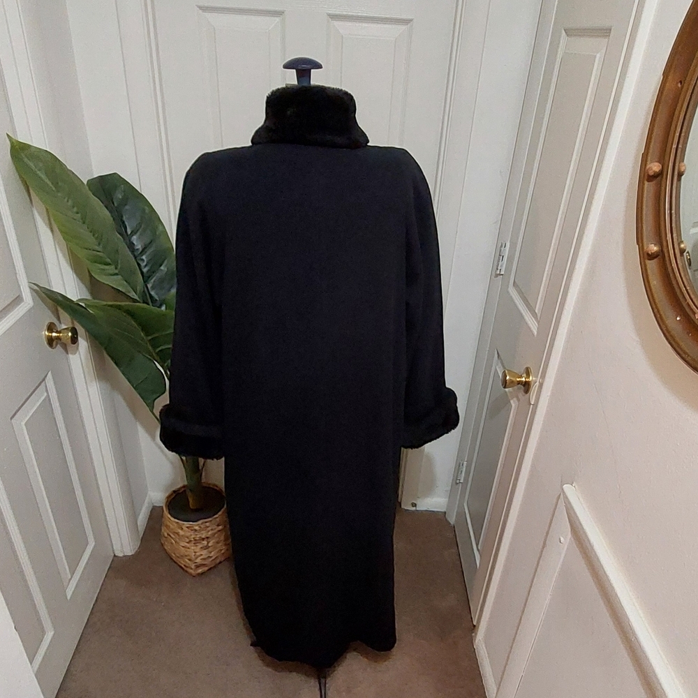 Albert Nipon Black Long Coat with Faux Fur Trim Size 6 - Picture 4 of 12
